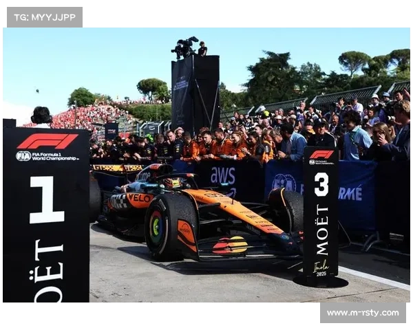 皮亚斯特里连续做出最快圈速，向领先的维斯塔潘发起最后冲击